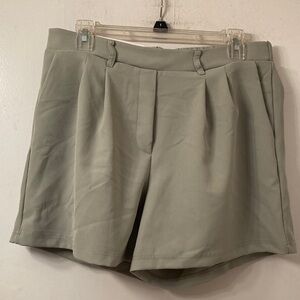 32 Cool Women's Pleated High-Rise Shorts in Light Sage